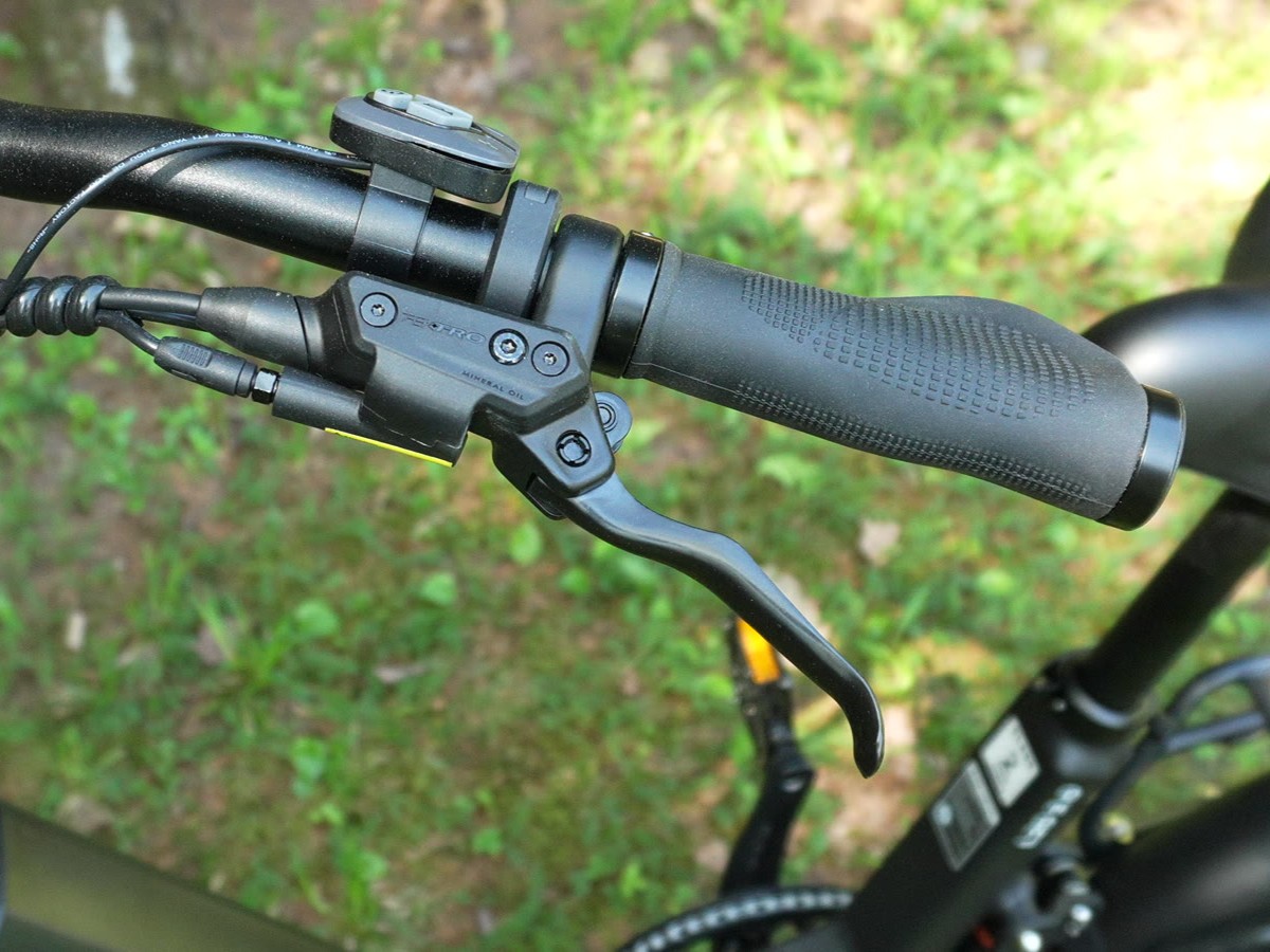 Engwe L20 3.0 Tektro hydraulic brake lever and bell