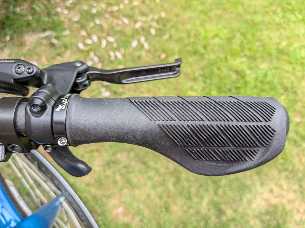 Euphree lock-on ergonomic rubber grip on the Solar Sparrow