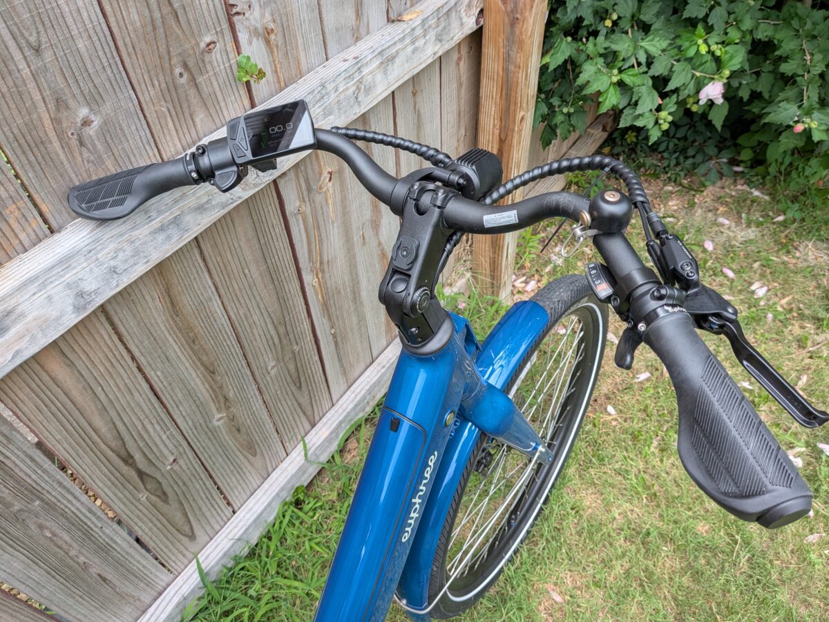 Swept back handlebars on the Euphree Solar Sparrow