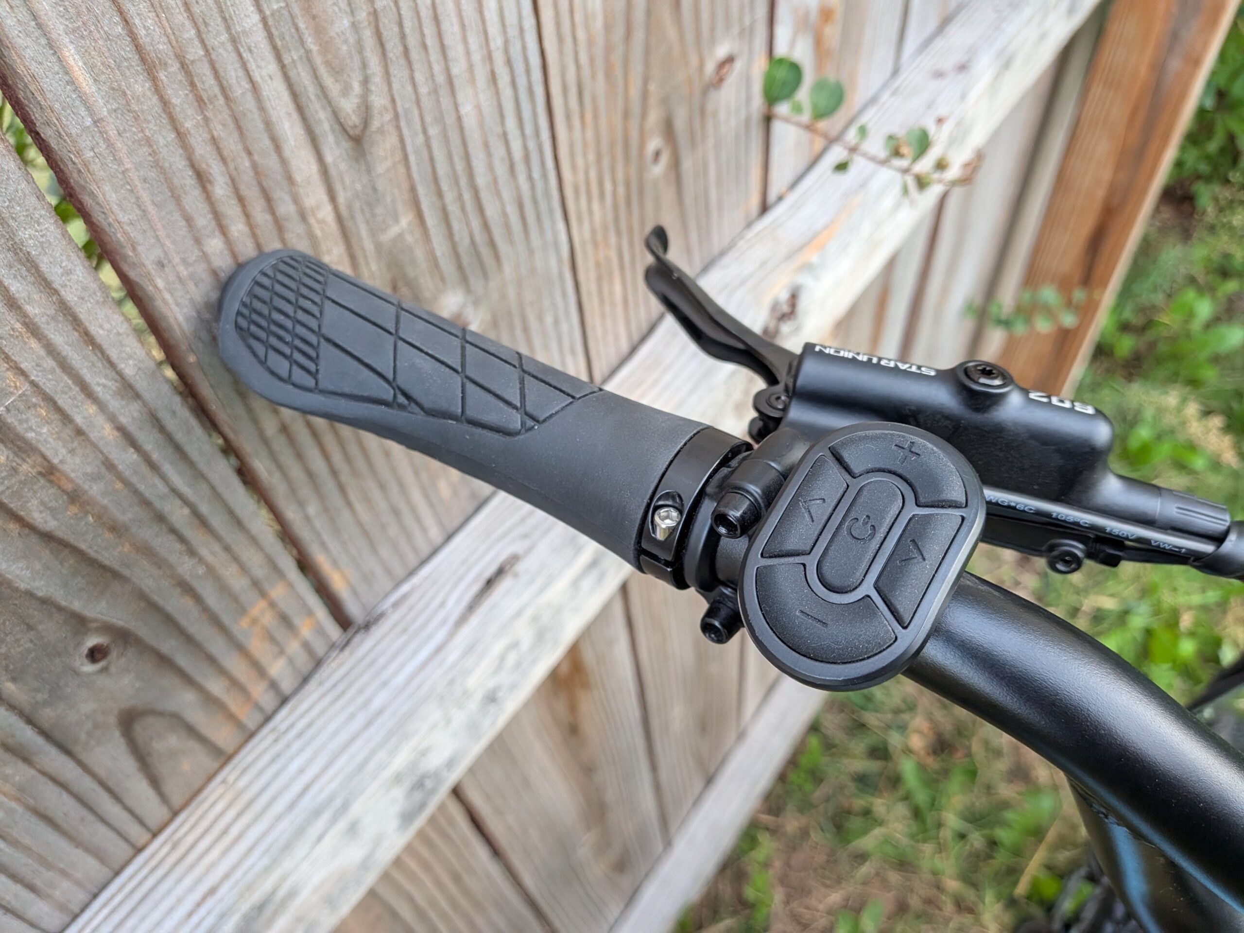 Lectric XP Lite 3 five-button control pad