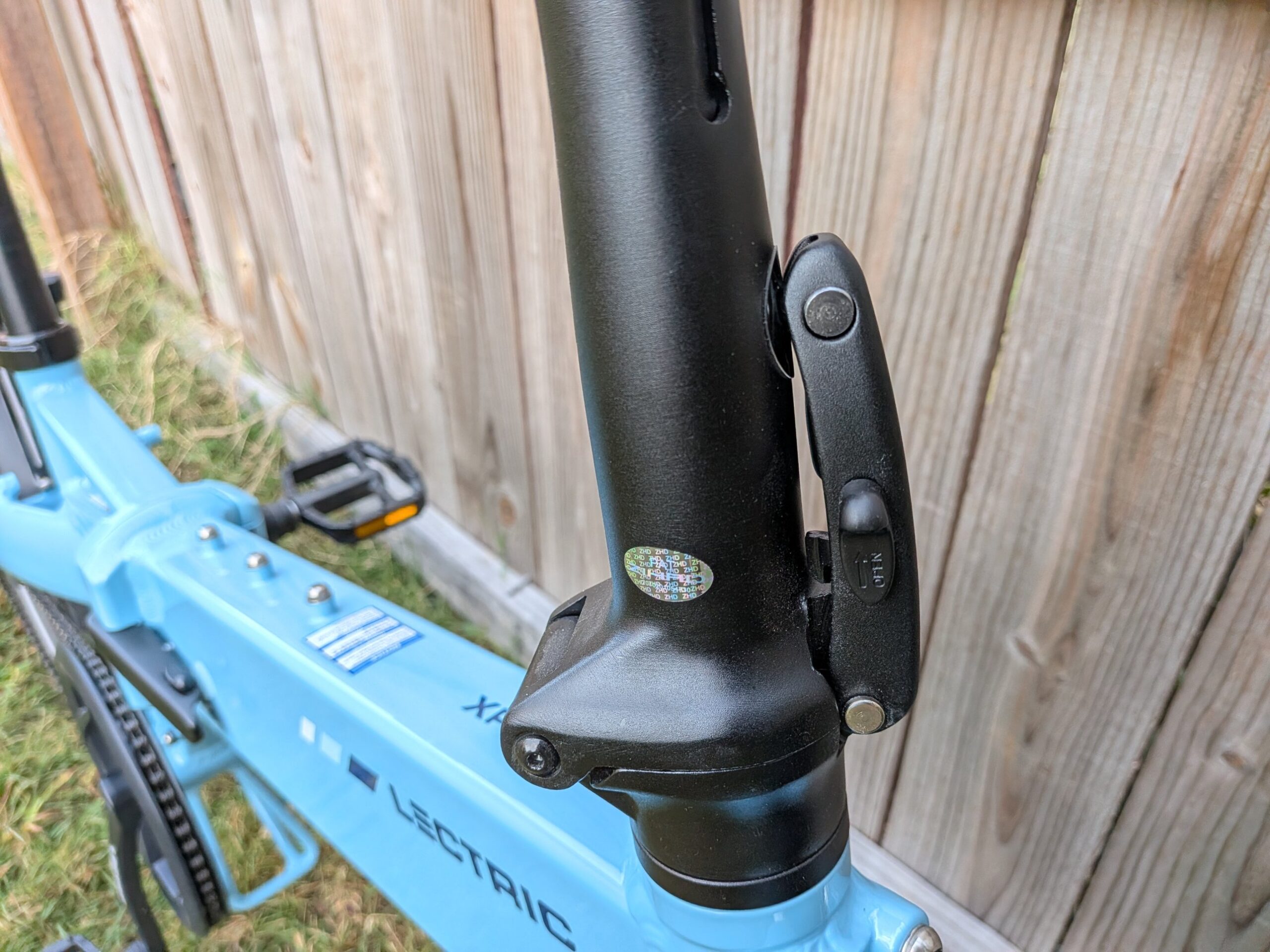 Lectric XP Lite 3 handlebar folding latch