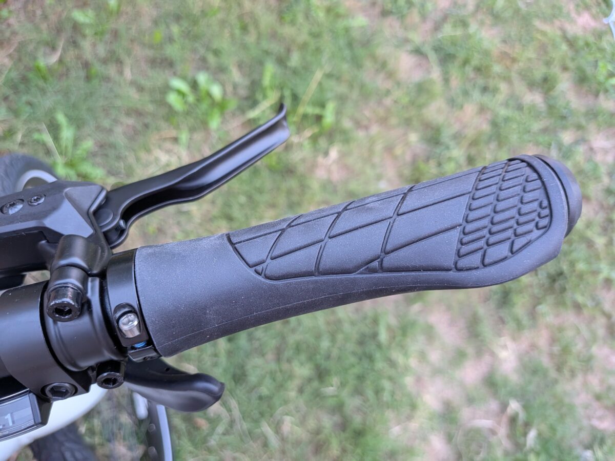 Ergonomic lock-on grips on the Lectric XPress Lite